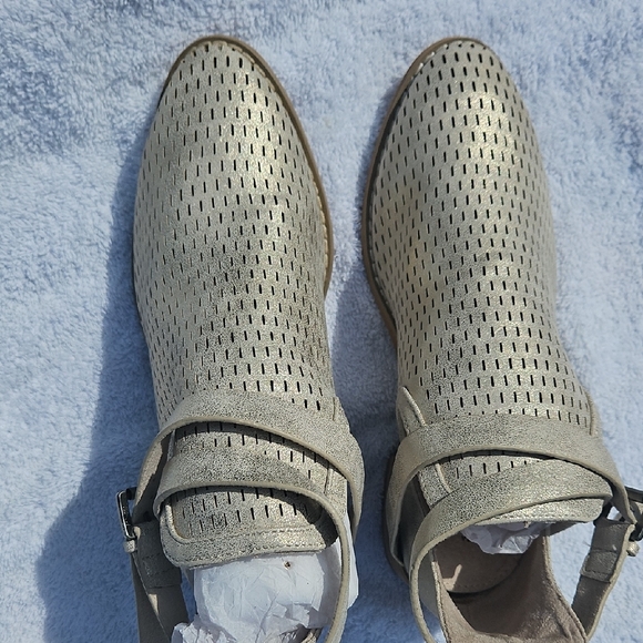 Stylish Beige Ankle Booties - Picture 6 of 6